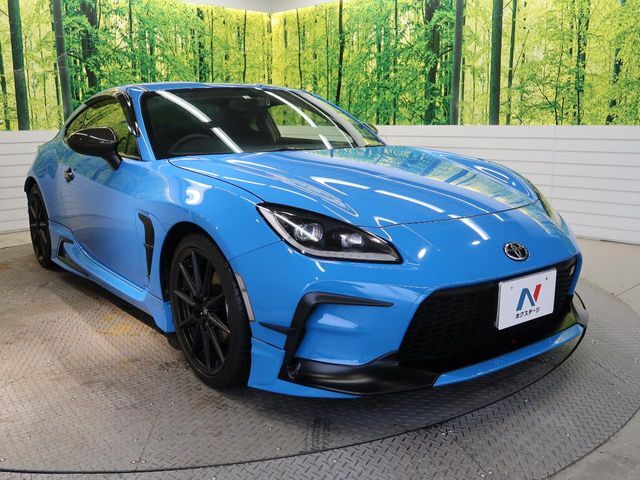 大好評のボディコーティング「弾スプラッシュコート」もご納車までに施工可能。通常のガラスコートと異なる、耐久年数6年の無機質ガラスコーティングが、ボディをキレイな状態に保ってくれます。