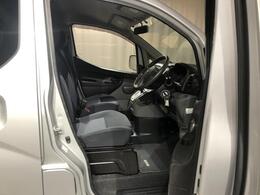 フロントシートは調整機能も細かく設定され、どんな体格にもフィット！！長距離でも快適なドライブをお楽しみ頂けます！