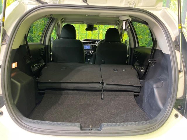 普段のお買い物や通勤、送迎等に十分な荷室スペースを確保しております。セカンドシートを倒すと、大きな荷物の積載も可能です♪