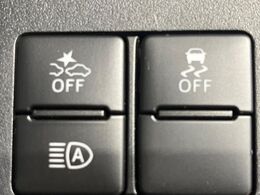 【スマートアシスト】走行中に前方の車両等を認識し、衝突しそうな時は警報とブレーキで衝突回避と被害軽減をアシスト。より安全にドライブをお楽しみいただけます。