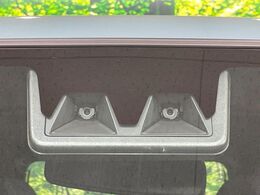 【スマートアシスト】走行中に前方の車両等を認識し、衝突しそうな時は警報とブレーキで衝突回避と被害軽減をアシスト。より安全にドライブをお楽しみいただけます。