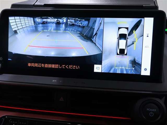 パノラミックビューモニター（床下透過表示機能付）■運転席からの目視だけでは見にくい車両周辺の状況をリアルタイムでしっかり確認できます。