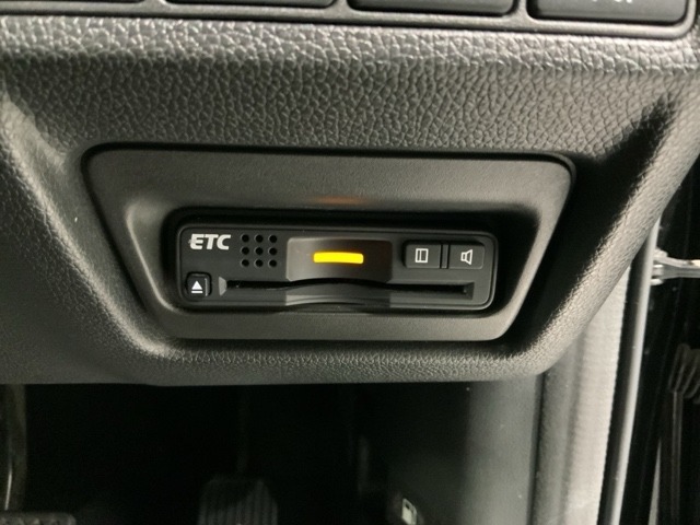 いまや快適なカーライフに欠かせないETCが付いています。