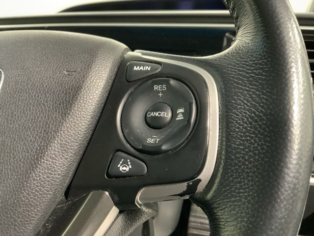クルーズコントロールを装備しています。高速道路などで一定の速度で走ってくれるので運転が楽ですよ！速度を設定できますので、スピードの出しすぎにも注意できます。