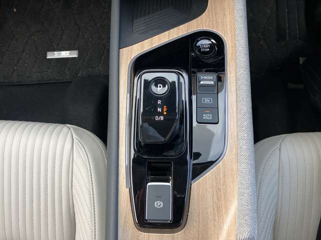 シフトレバー　近未来的なデザインで運転を楽しく演出します♪