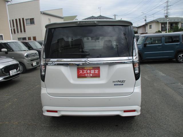 バックドアは開口部が広いので荷物の積み下ろしに便利です☆