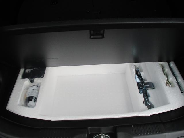 パンク修理キットが収納されています