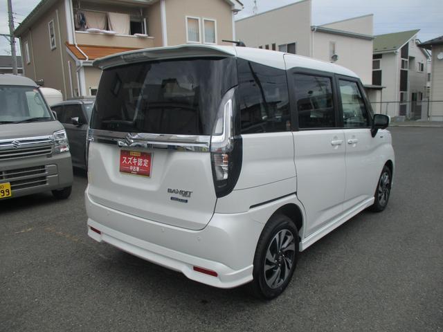 ルーフスポイラー付きでかっこいいリア