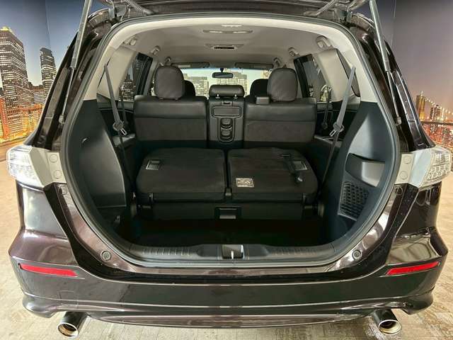 ラゲッジルームは、大容量のスペースを確保。リアシートを倒すことでバリエーション豊かに収納できます。