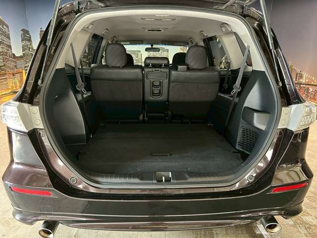 トランクスペースも充分な広さがございます。ゴルフバッグも収納可能です。