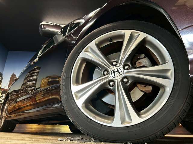 純正18インチアルミホイール！アルミのコーティングも御座います！汚れがちなアルミホイールも安心です！！