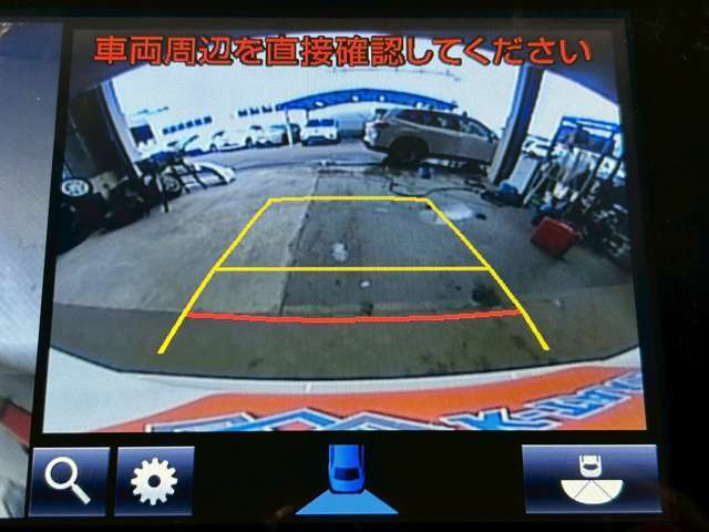 【バックカメラ】運転席から画面上で安全確認ができます。駐車が苦手な方にもオススメな便利機能です。
