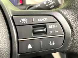 【アダプティブクルーズコントロール】高速道路での長距離走行が楽に！！自動で速度を保つクルーズコントロールが、衝突軽減システムと連携し、前方の車両を感知して車間を保つように速度調節してくれます！！