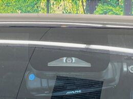 【トヨタセーフティセンス】走行中に前方の車両等を認識し、衝突しそうな時は警報とブレーキで衝突回避と被害軽減をアシスト。より安全にドライブをお楽しみいただけます。