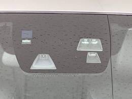 【スマートシティブレーキサポート】低速走行中に前方の車両等を認識し、衝突しそうな時は警報とブレーキで衝突回避と被害軽減をアシスト。より安全にドライブをお楽しみいただけます。