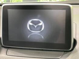 【マツダコネクトナビ】車内の雰囲気にマッチした一体型タイプのナビ。各種車輌設定やBluetooth再生等、様々な機能が楽しめます。直感的なダイヤル操作が可能で、使い勝手も良好です。