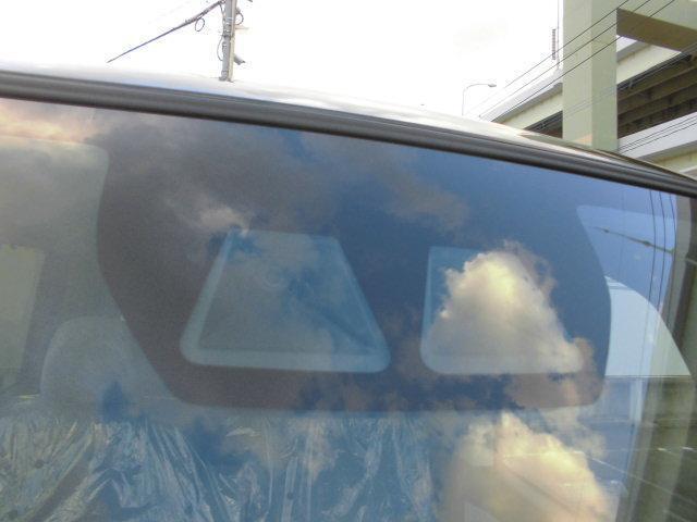 スマートアシスト3機能付き！前方の車や歩行者と衝突する危険性があると判断すると、音や表示で警告。さらに危険性が高まると緊急ブレーキで減速。衝突回避や衝突時の被害を軽減する機能です！