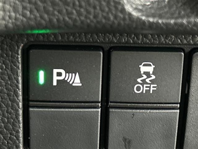 【衝突軽減ブレーキ】衝突するおそれが高い場合、音と光で注意して強いブレーキングを行い、衝突回避・被害軽減を支援します。機能には限界があるためご注意ください。