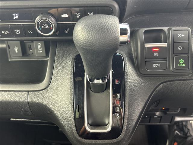 【シフトレバー】シフトも操作しやすく快適なドライブを楽しんでいただけます！