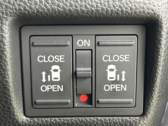 【衝突軽減ブレーキ】衝突するおそれが高い場合、音と光で注意して強いブレーキングを行い、衝突回避・被害軽減を支援します。機能には限界があるためご注意ください。