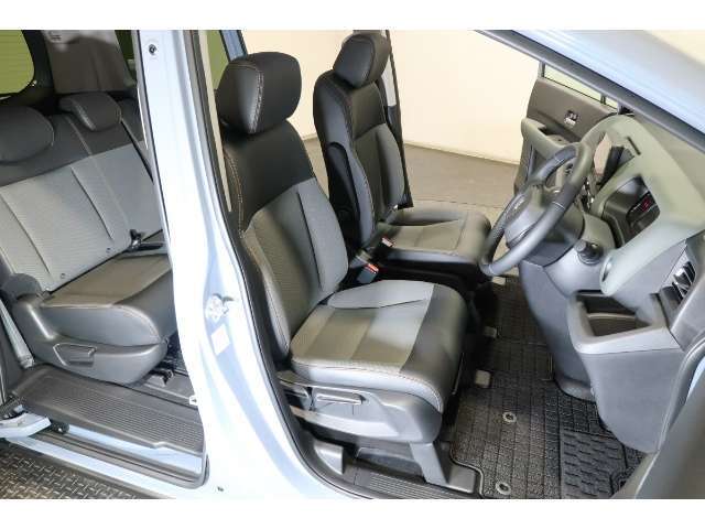 すわり心地の良い運転席・助手席です。長時間のドライブの疲れ軽減に貢献します。どうぞ快適なドライブを♪