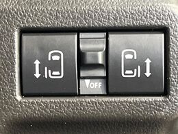 【両側パワースライドドア】スマートキーや運転席のスイッチで後席両側スライドドアの開閉が可能♪電動だから力を入れてドアを開ける必要が無く、小さなお子様でも簡単に開け閉めでき快適です♪
