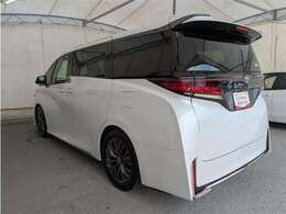 走りにこだわりながら収納力も持ち合わせたお車です。荷物を載せて軽快なドライブを楽しめますよ♪