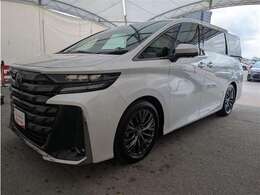 おひとり、恋人、ご友人、ご家族など、少人数でも大人数でもお出かけが楽しめます。この車で楽しいドライビングライフを送りましょう♪