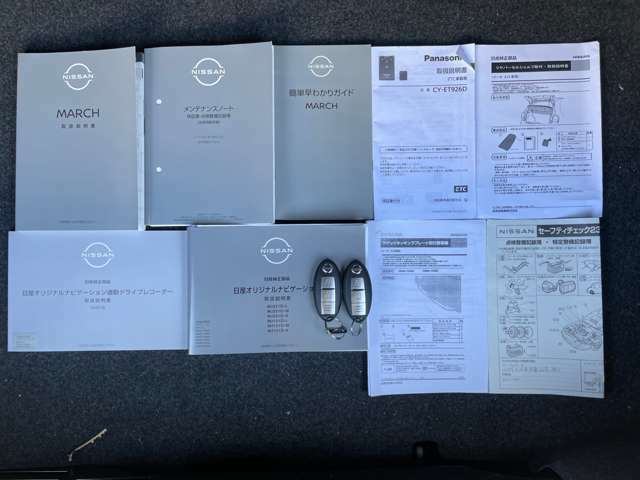 ユーザー様より直接買取車両なので保証書、取り扱い説明書、ディーラー整備記録簿等揃っています。