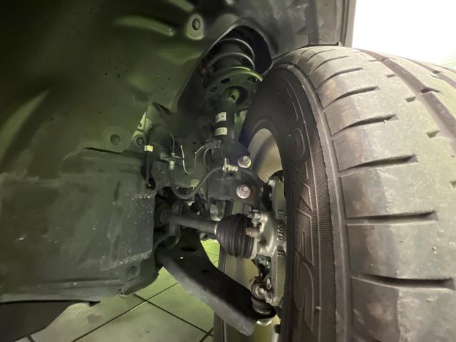 お車を安心してお乗りいただく為には、足回りの定期点検が欠かせません。サービスサポート（有償保証）では無料点検もご提供しており、安心のカーライフをお過ごしいただけるサポート体制が整っています。