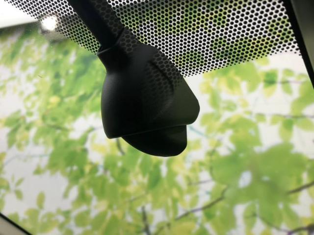 WECARSの展示場では実際に見て、触ってお車をお選びいただけます！知識の豊富な営業スタッフが様々なカーライフをご提案いたします！