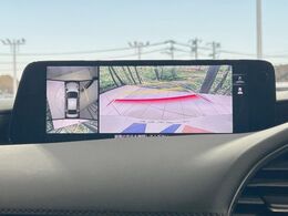 【360°ビューモニター】専用のカメラにより、上から見下ろしたような視点で360度クルマの周囲を確認することができます☆死角部分も確認しやすく、狭い場所での切り返しや駐車もスムーズに行えます。