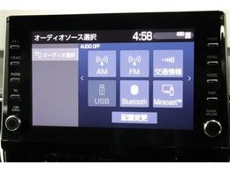 純正ディスプレイオーディオを装備。Bluetooth対応でお手持ちのスマートフォンからお気に入りの音楽の再生も可能。
