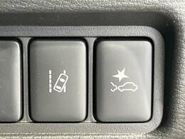 【三菱e-Assist】走行中に前方の車両等を認識し、衝突しそうな時は警報とブレーキで衝突回避と被害軽減をアシスト。より安全にドライブをお楽しみいただけます。