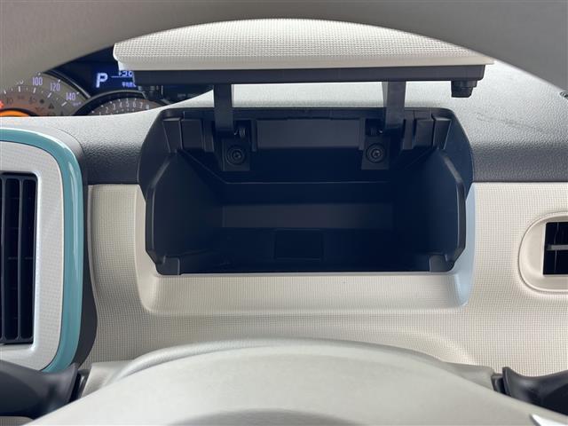 【グローブボックス】車検証ケースや、日頃使う小物類の収納に便利ですね！