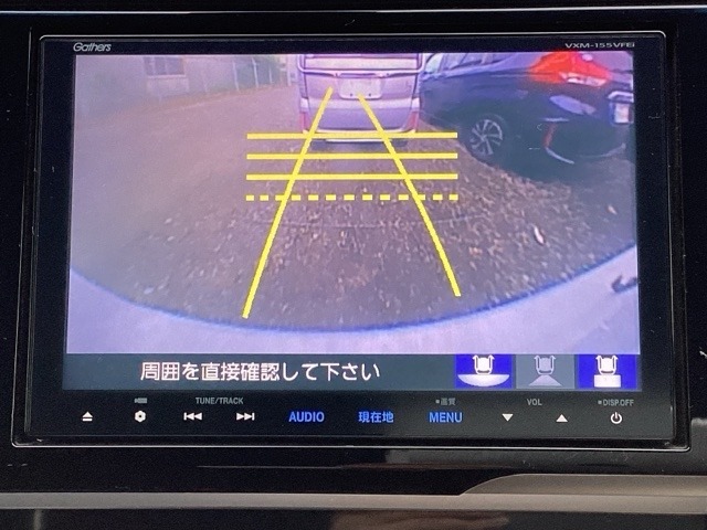 3ビュー切り替えやガイド線表示のバックカメラで、バックでの車庫入れも安心です。