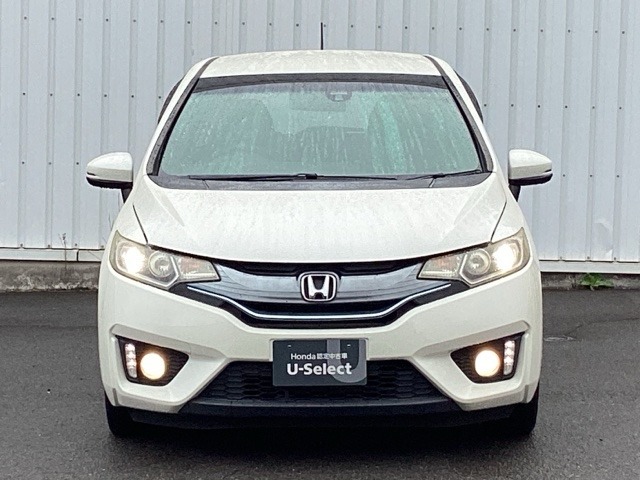 ボディーカラーはプレミアムホワイトパールです。