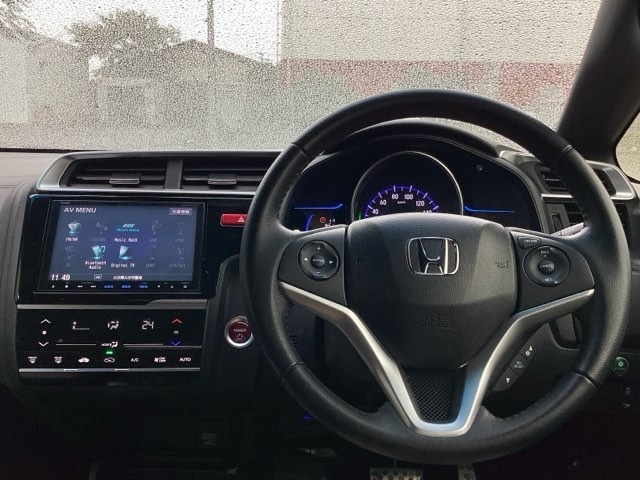 Honda認定中古車 U-Selectは3つの安心をお約束します。■Honda車のプロが整備した安心■第三者機関がチェックした安心■購入後もHondaが保証する安心