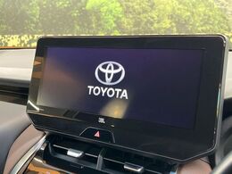 【12.3型ナビ機能付きディスプレイオーディオ】ナビ機能搭載の他、お持ちのスマートフォンと連携して、ナビやbluetoothでの音楽再生が可能です♪デザインはもちろん操作性も良好！