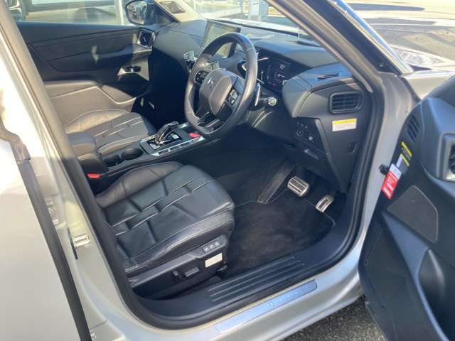 ナッパレザーシート、シートヒーター付き