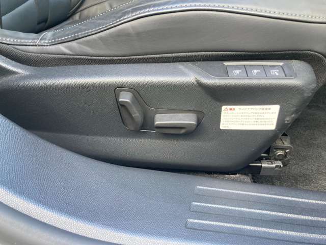 運転席のみ電動シート