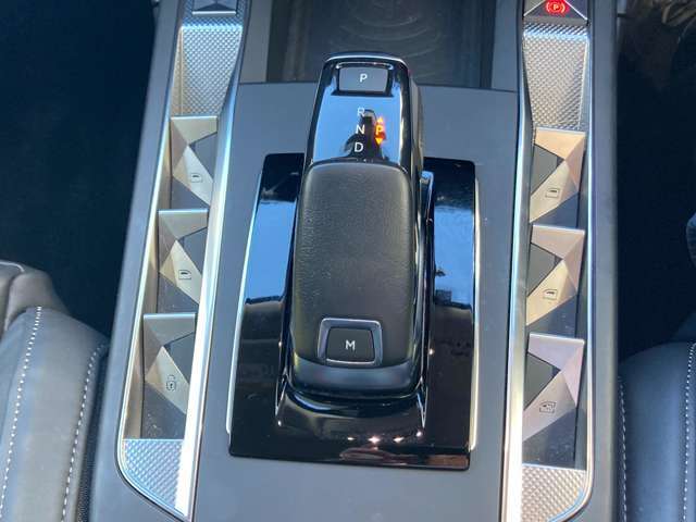 すっきりとしたシフトレバー