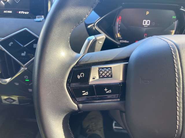 オーディオ操作をステアリングで出来ます