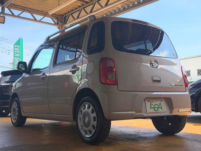 CVT車です。エンジン回転数と車速の関係を自由に設定できることから、エンジン出力を非常に効率よく活用でき、従来のATやMTにあった変速ショックを皆無にでき燃費面でも大きなメリットです！