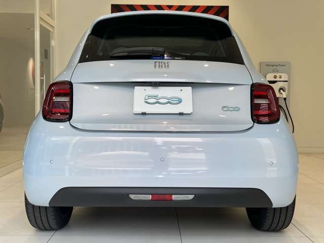 FIAT500のデザインを踏襲したテールランプ
