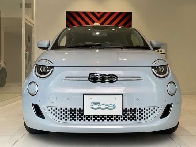 フロントマスクに500のロゴ