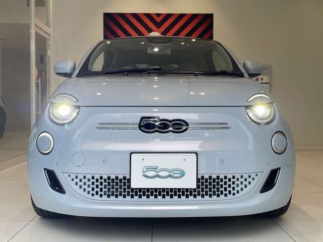 フロントマスクに500のロゴ