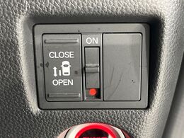 【パワースライドドア】スマートキーや運転席のスイッチでスライドドアの開閉が可能♪電動だから力を入れてドアを開ける必要が無く、小さいお子様でも、重い荷物を持っている時もラクに開け閉めできます♪