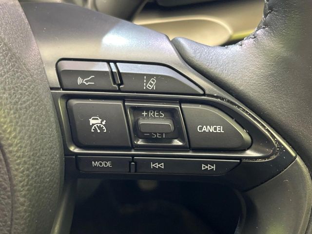 【レーダークルーズコントロール】高速道路での長距離走行が楽に！！自動で速度を保つクルーズコントロールが、衝突軽減システムと連携し、前方の車両を感知して車間を保つように速度調節してくれます！！