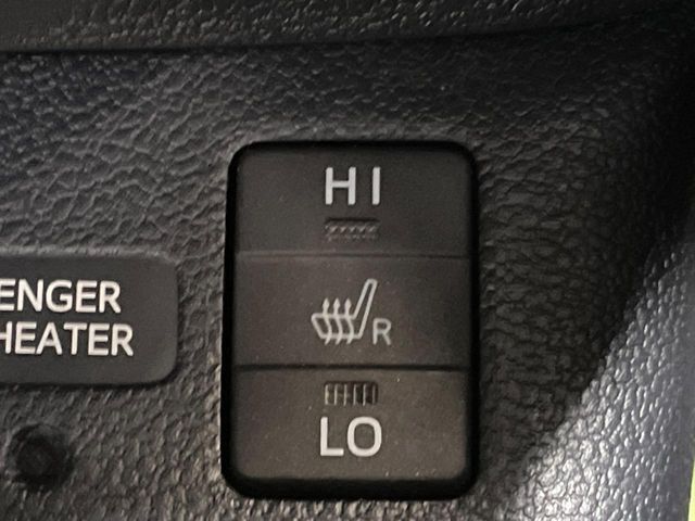 【シートヒーター】寒い日に重宝するシートヒーター！エアコンより早く温まってくれるので寒がりの人も安心ですね♪エアコンの温風は乾燥するから苦手、という方にもをおすすめです。